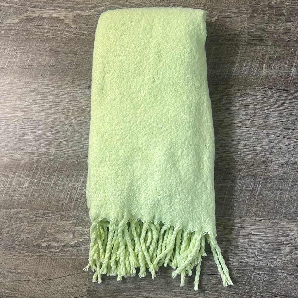 NWOT Madewell Textured Solid with Contrasting Fringe Scarf Limelight One Size